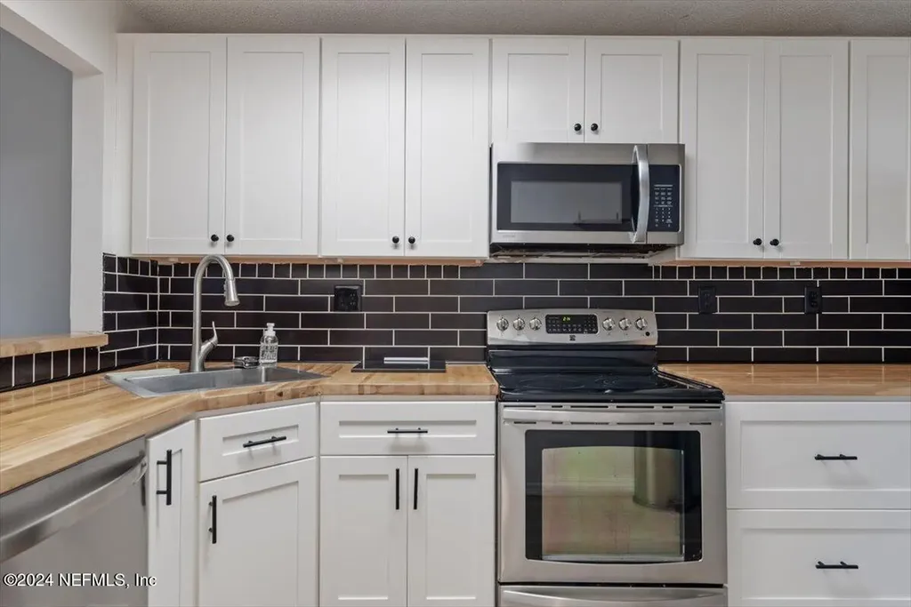 7701 Baymeadows Circle W Jacksonville FL 32256