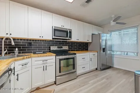7701 Baymeadows Circle W Jacksonville FL 32256