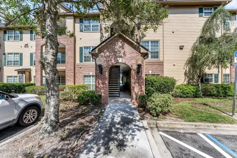 7800 Point Meadows Drive Jacksonville FL 32256