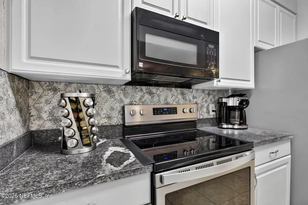 8539 Gate Parkway W Jacksonville FL 32216