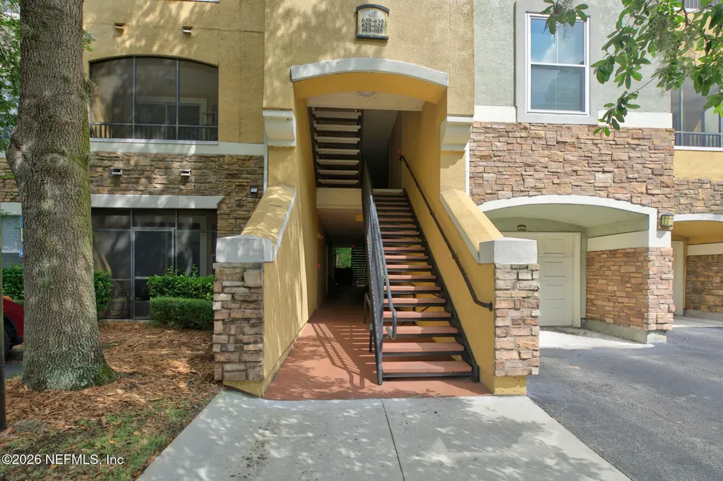 8539 Gate Parkway W Jacksonville FL 32216