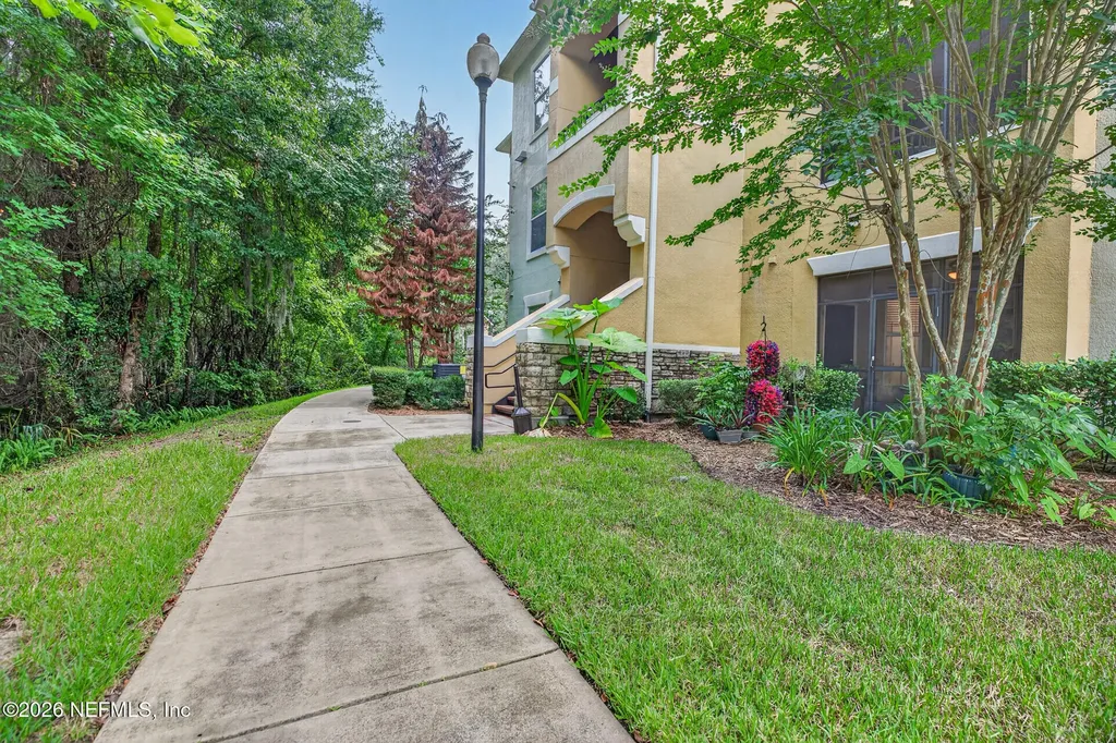 8539 Gate Parkway W Jacksonville FL 32216