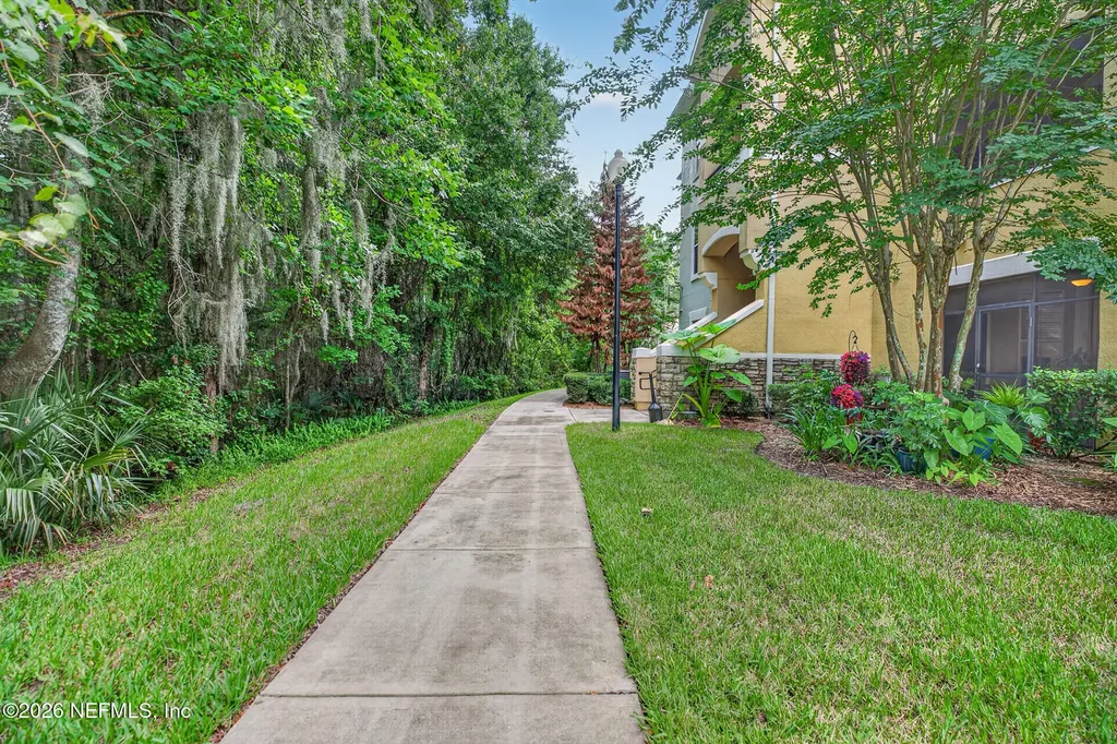 8539 Gate Parkway W Jacksonville FL 32216