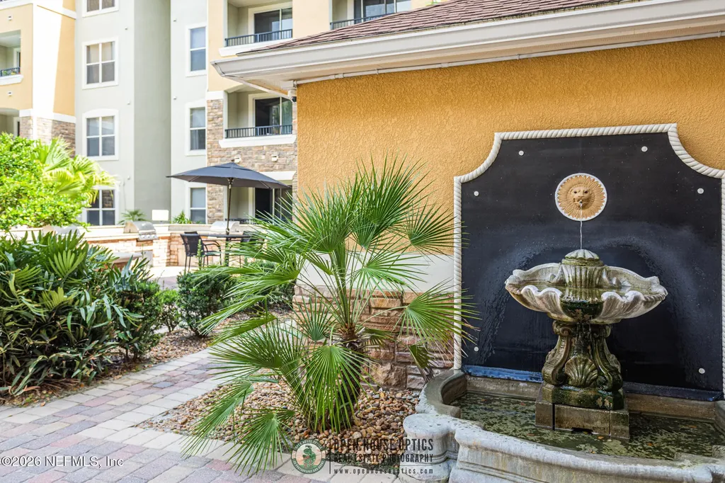 8539 Gate Parkway W Jacksonville FL 32216