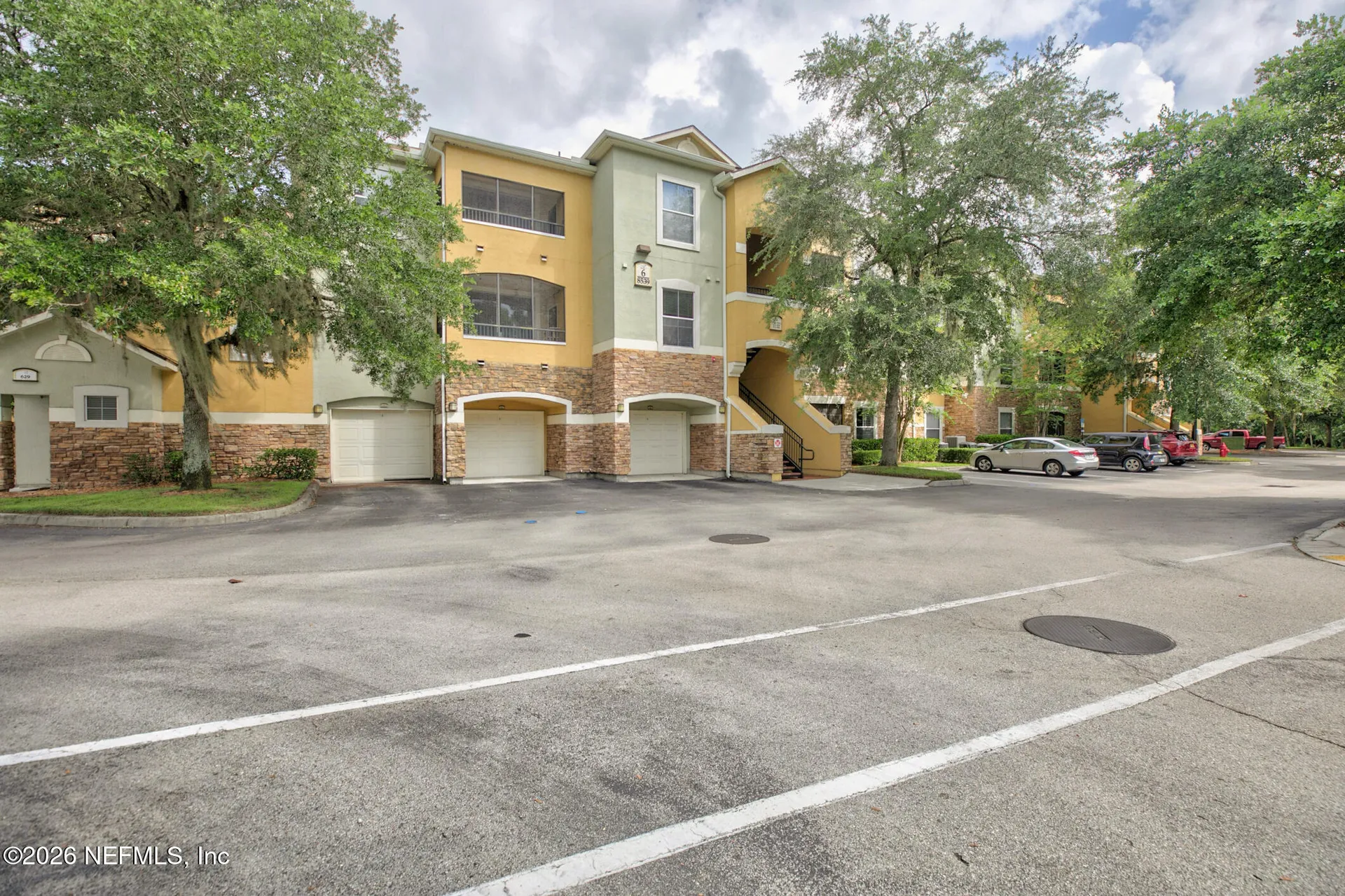 8539 Gate Parkway W Jacksonville FL 32216