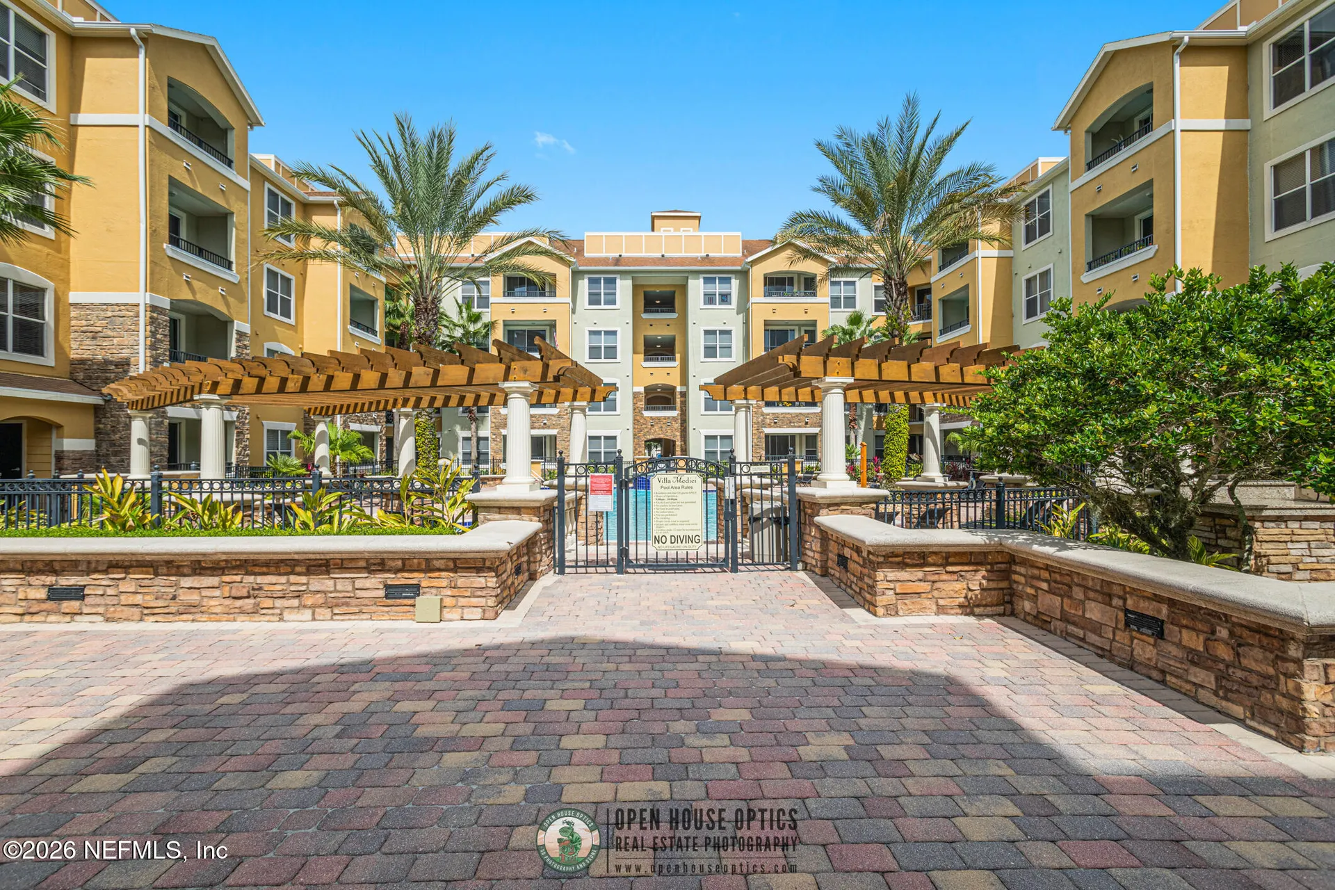 8539 Gate Parkway W Jacksonville FL 32216