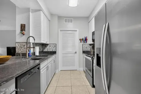 8539 Gate Parkway W Jacksonville FL 32216