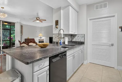 8539 Gate Parkway W Jacksonville FL 32216