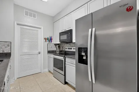 8539 Gate Parkway W Jacksonville FL 32216
