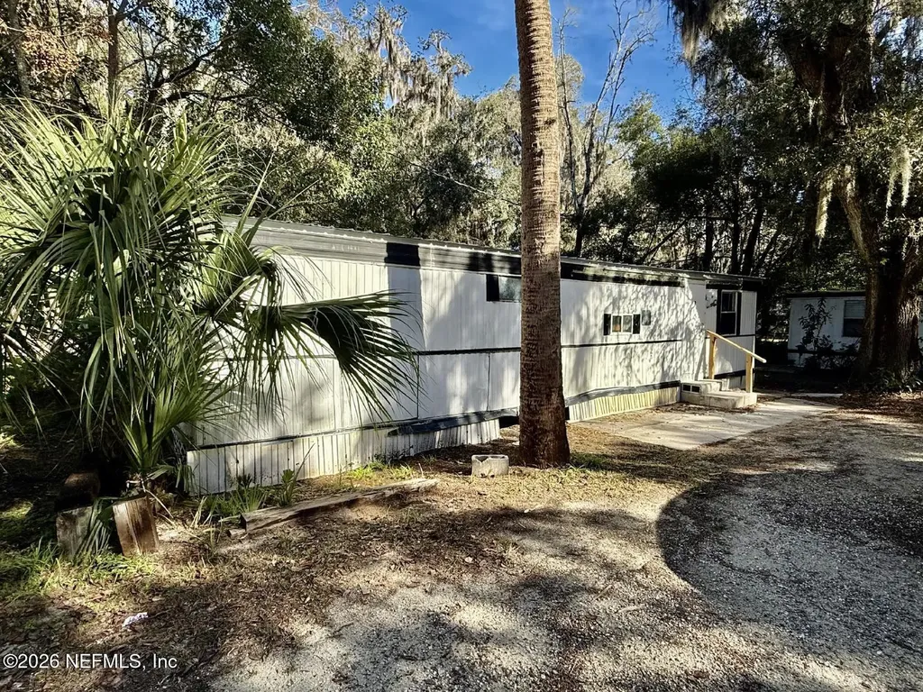 1511 S Palm Avenue Palatka FL 32177