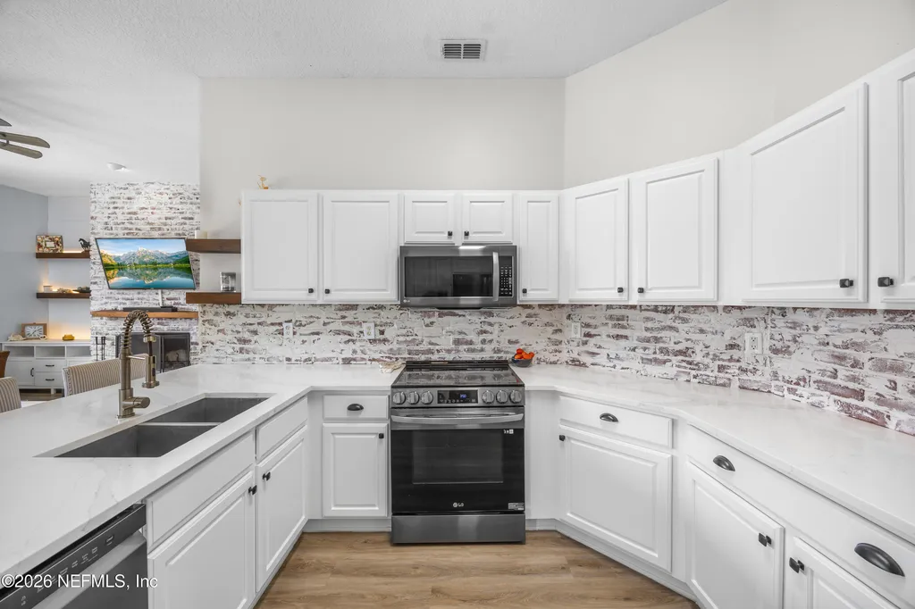 5851 Las Counts Court Jacksonville FL 32222