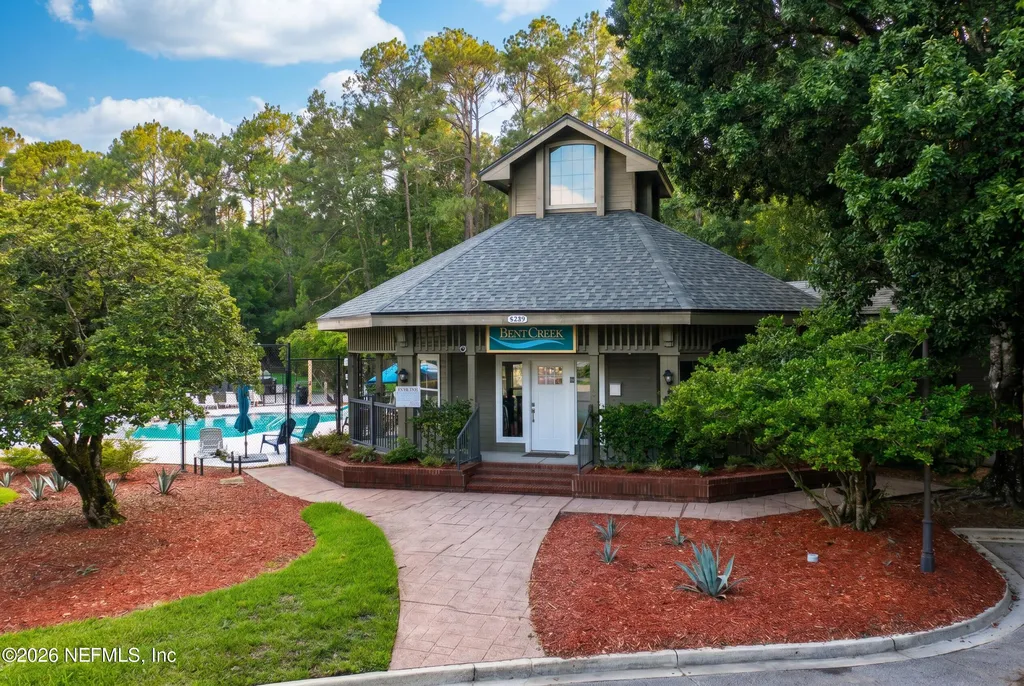 5851 Las Counts Court Jacksonville FL 32222