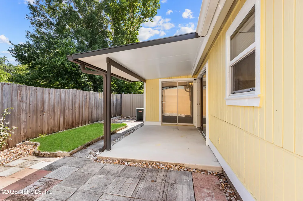 8234 Daisy Lane N Jacksonville FL 32244