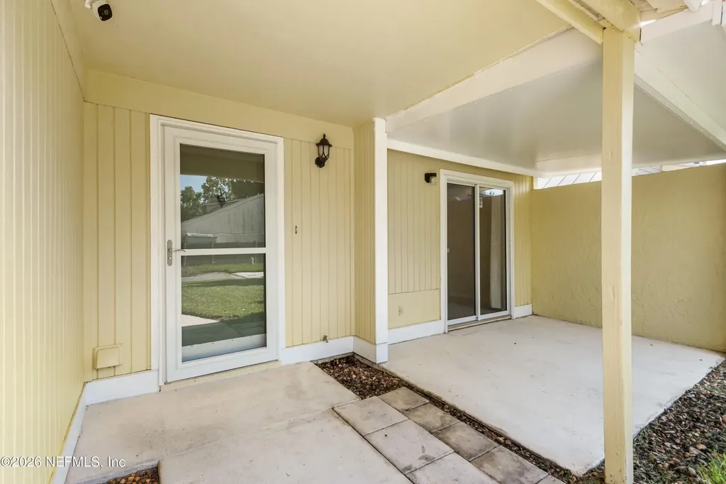 8234 Daisy Lane N Jacksonville FL 32244