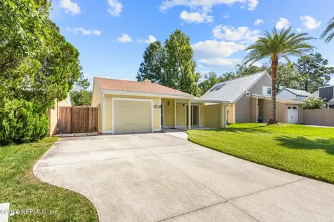 8234 Daisy Lane N Jacksonville FL 32244