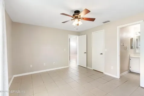 8234 Daisy Lane N Jacksonville FL 32244