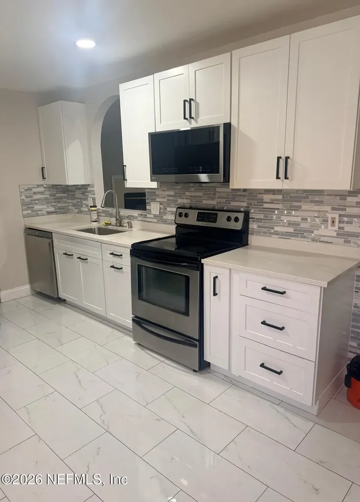 7945 Macinnes Dr Drive Jacksonville FL 32244