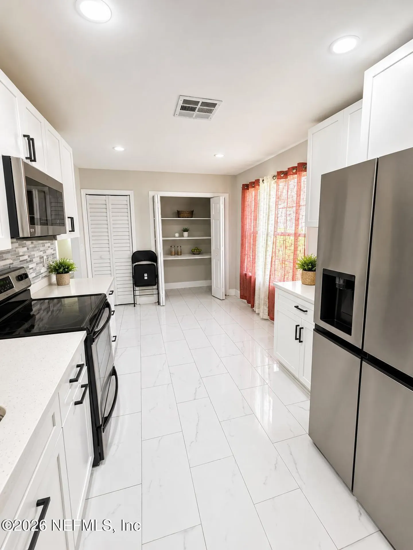 7945 Macinnes Dr Drive Jacksonville FL 32244