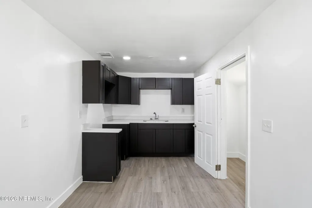 3267 Sunnybrook Avenue N Jacksonville FL 32254