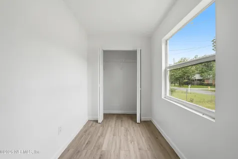 3267 Sunnybrook Avenue N Jacksonville FL 32254