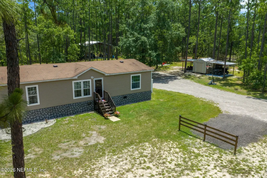 105 Buck Run Trail Hawthorne FL 32640