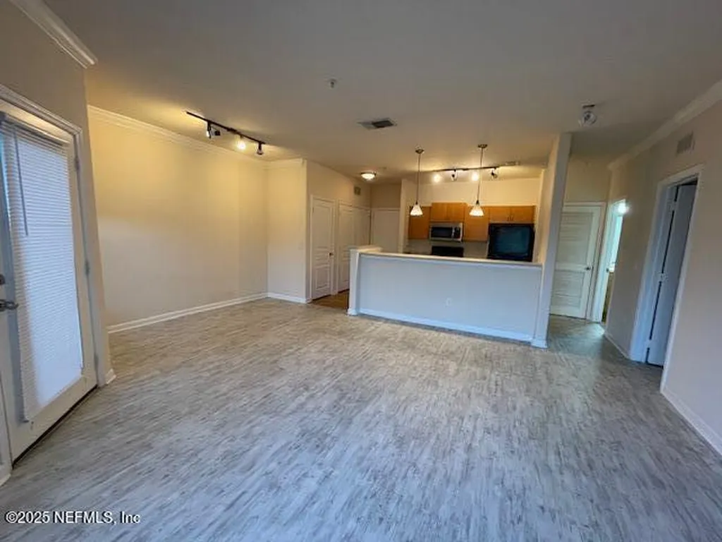 8290 Gate Parkway W Jacksonville FL 32216