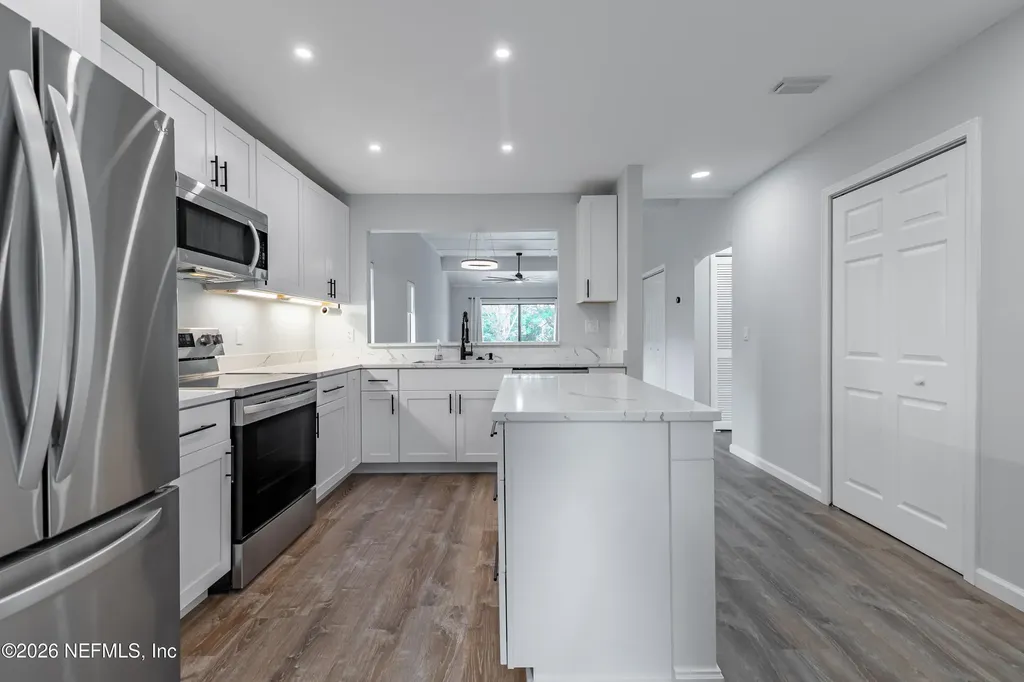 8118 Baymeadows Circle Jacksonville FL 32256