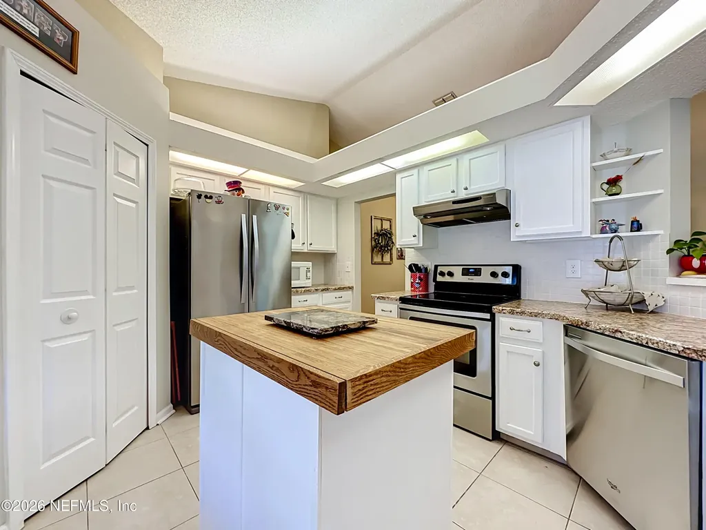 9243 Dale View Lane W Jacksonville FL 32225
