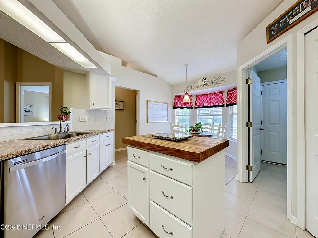 9243 Dale View Lane W Jacksonville FL 32225