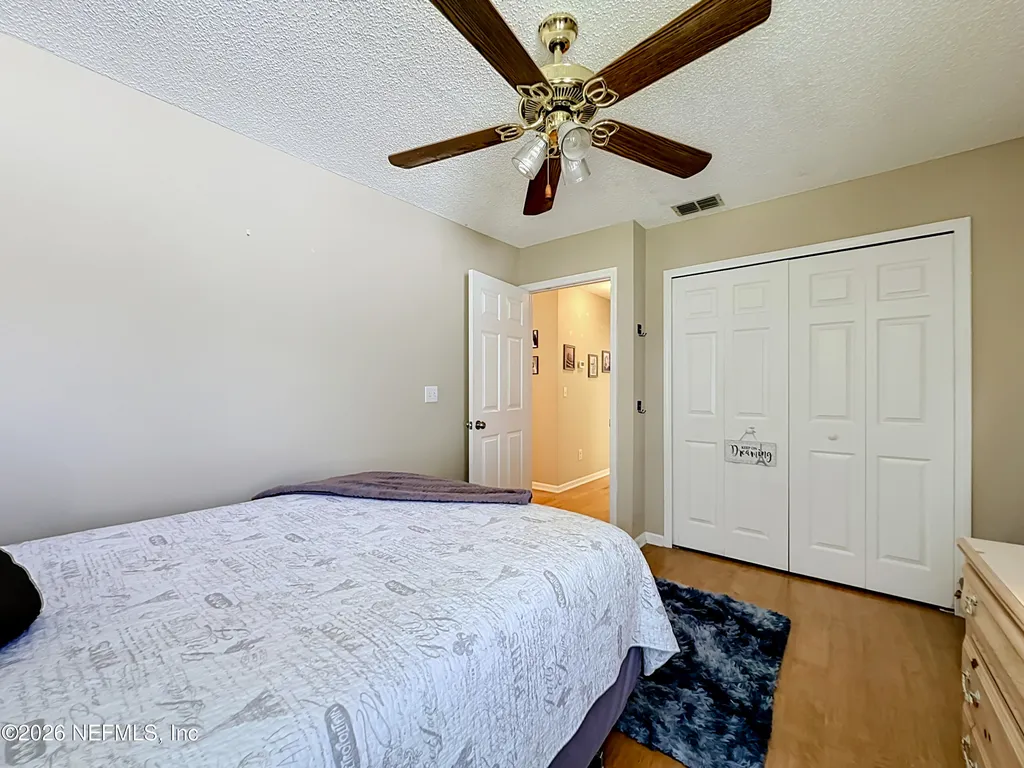 9243 Dale View Lane W Jacksonville FL 32225