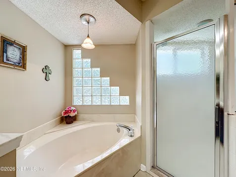 9243 Dale View Lane W Jacksonville FL 32225