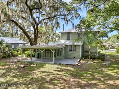 2211 St Johns Avenue Palatka FL 32177