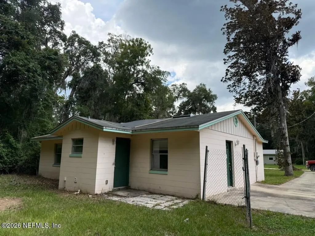 107 Woodlawn Road Satsuma FL 32189