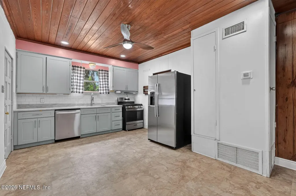131 Dunn Avenue San Mateo FL 32187