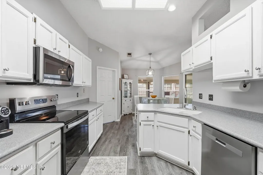 8961 Country Bend Circle S Jacksonville FL 32244