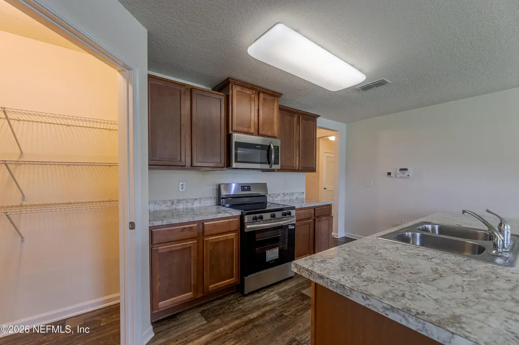 6824 Hanford Street Jacksonville FL 32219