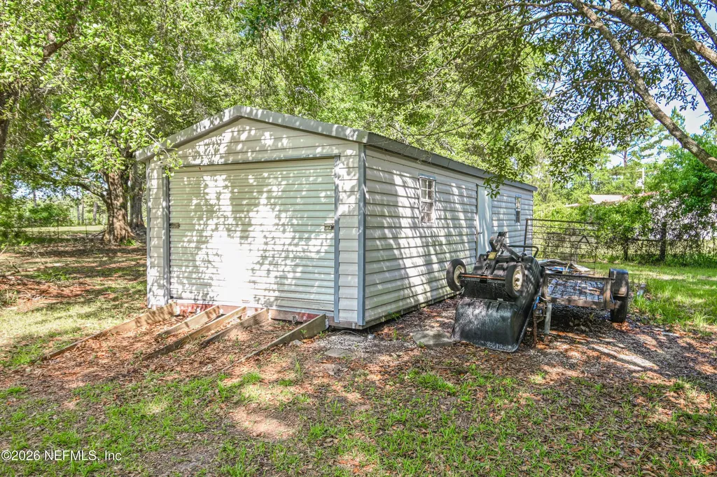 12277 Clet Harvey Road Glen St. Mary FL 32040
