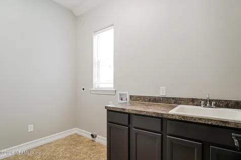 1684 Fenton Avenue St. Johns FL 32259