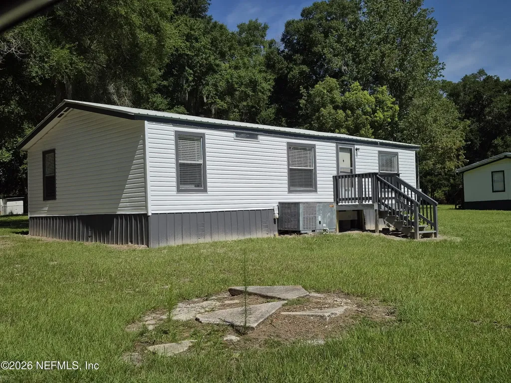 105 Posey Lane Pomona Park FL 32181