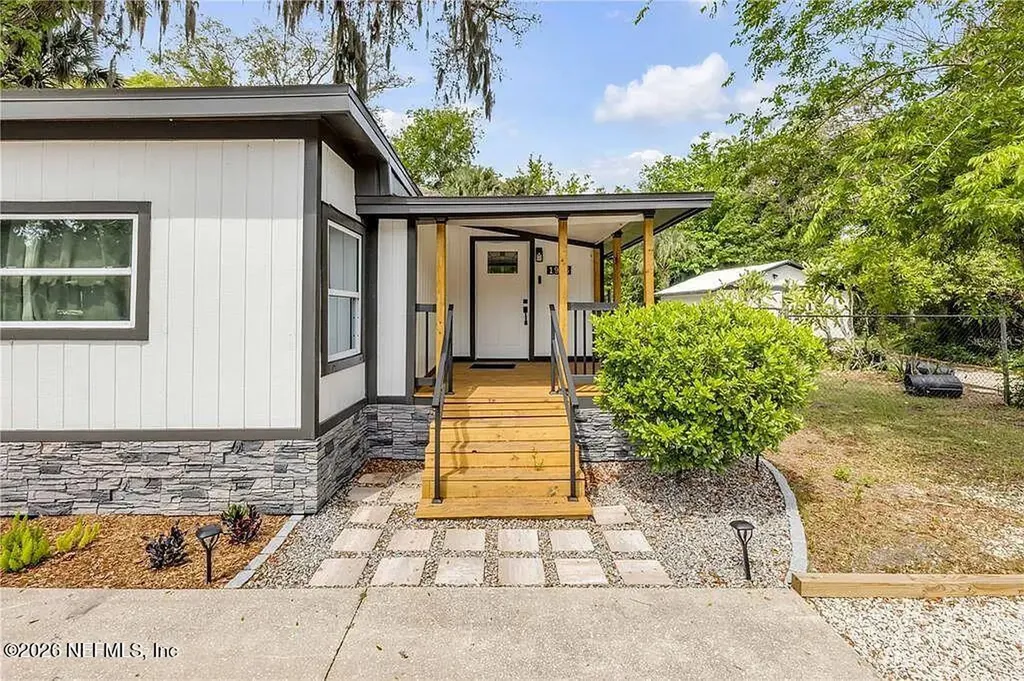 1956 Pioneer Trail New Smyrna Beach FL 32168