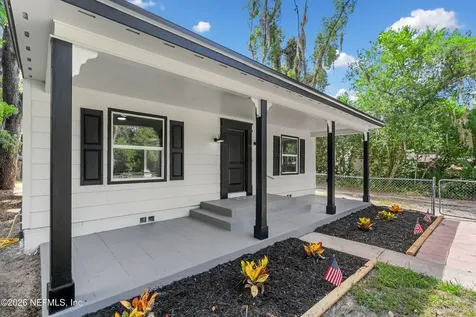 621 S 18th Street Palatka FL 32177