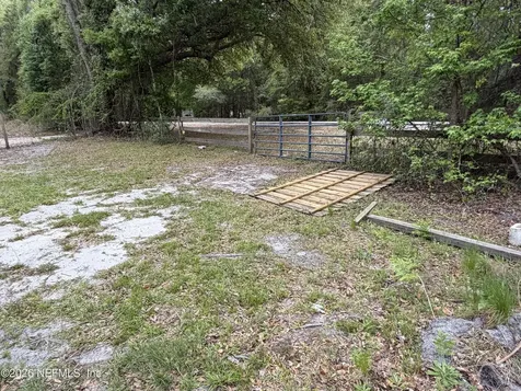 10033 SW County Road Drive Starke FL 32640