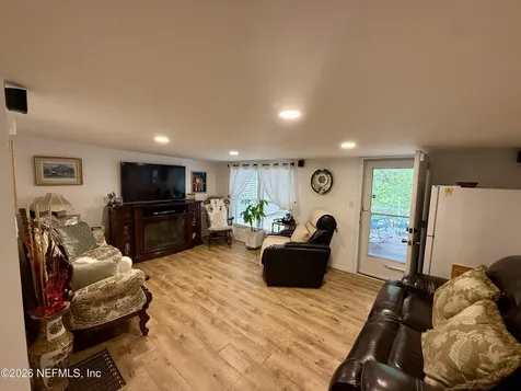 424 New Jersey Avenue Hawthorne FL 32640