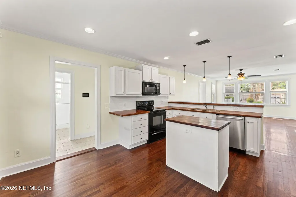 4311 Demedici Avenue Jacksonville FL 32210