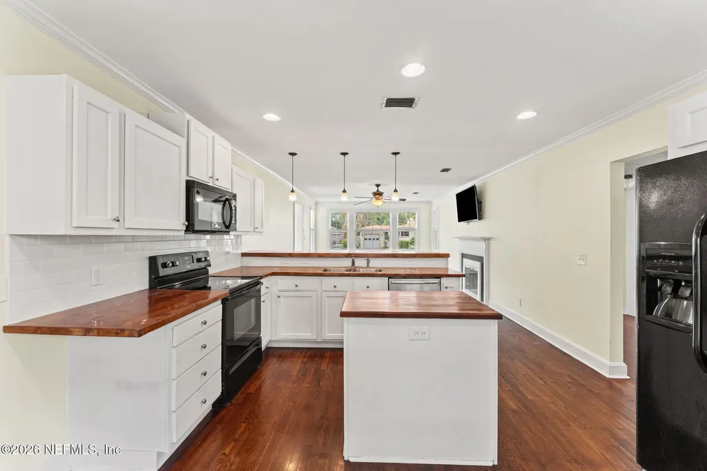 4311 Demedici Avenue Jacksonville FL 32210