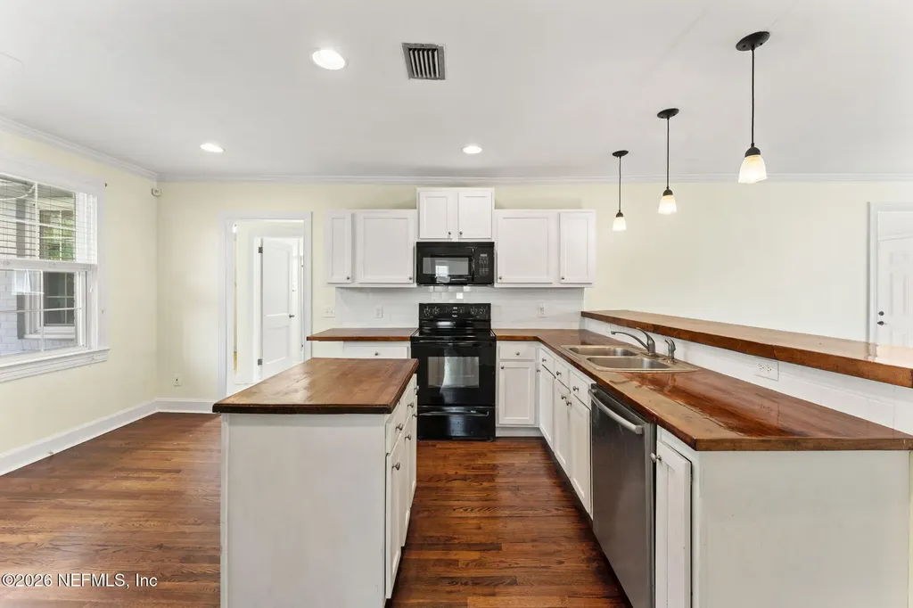 4311 Demedici Avenue Jacksonville FL 32210