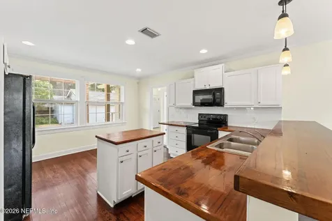 4311 Demedici Avenue Jacksonville FL 32210