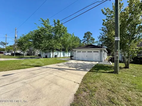 8212 Maple Street Jacksonville FL 32244