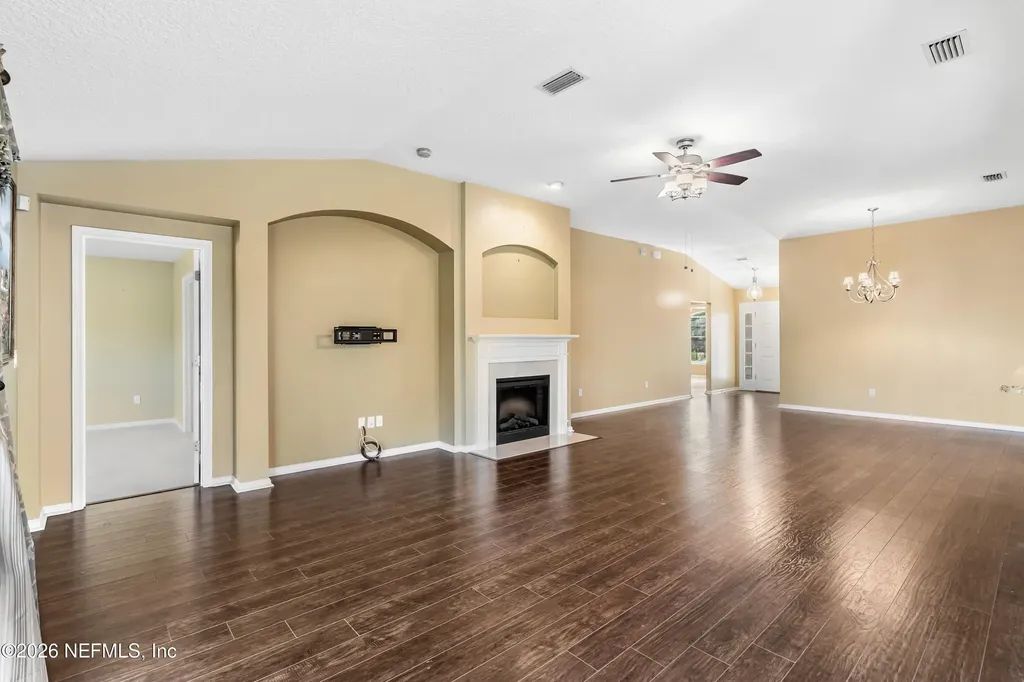 6933 Southern Oaks Drive W Jacksonville FL 32244