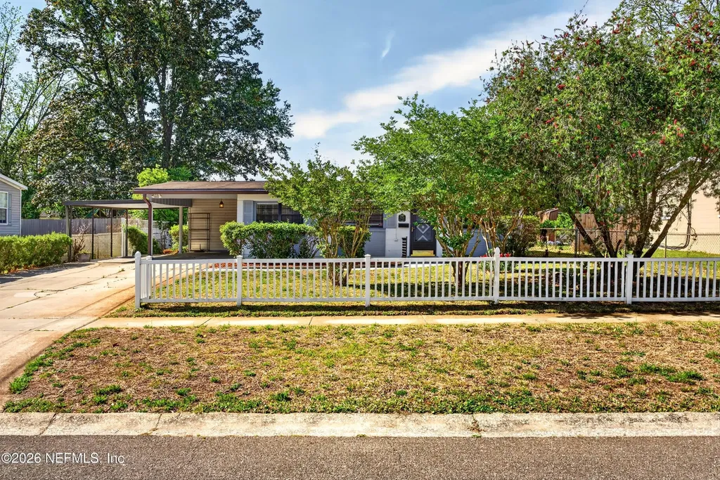 7638 Crest Drive N Jacksonville FL 32221